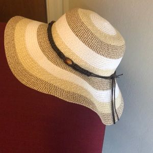 Floppy sun hat